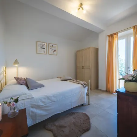 Dimora Belvedere Con Mansarda E Balcone A 5 Minuti Dal Mare ואדה
